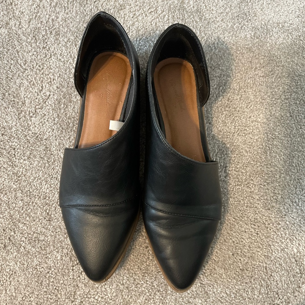 Universal Thread size 8 pointed shoes
